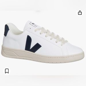 Veja Men's Dekkan Sneaker size 7